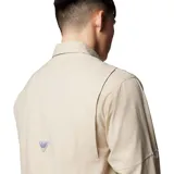 Camisa blanca de manga larga Columbia Tamiami II para hombre, con tecnología Omni-Shade UPF 40 de protección solar y Omni-Wick de evaporación avanzada.