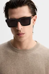 Jersey de hombre color beige, de cashmere, corte regular, cuello redondo y manga larga.
