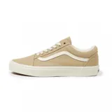 Zapatillas Vans Old Skool color beige con la clásica banda lateral blanca, cordones blancos y suela de goma color crema.