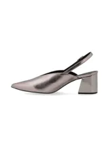 Zapato stiletto negro charol con punta fina, taco bloque con estampado carey y tira trasera con hebilla.