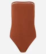 Body marrón de rib sin breteles con detalle contrastante en el escote.