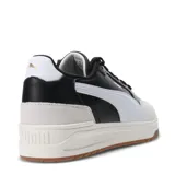 Championes urbanos Puma Shuffle Downtown, color negro con detalles en blanco y suela marrón.