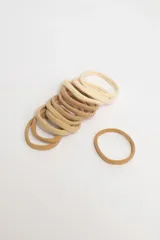 Pack de 12 gomitas de pelo elásticas, color beige en diferentes tonalidades.