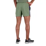 Short de running ligero para hombre, diseñado con tecnología NB DRY para un secado rápido y forro interior que proporciona comodidad y soporte.