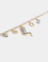 Collar corto con cadena de eslabones dorados y multidijes plateados y dorados con forma de corazón, trébol, herradura, caballo, bota de cowboy y estrella.