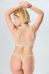 Colaless blanca de poliamida y elastano con forro de algodón.