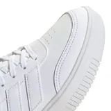 Championes Adidas Courtblock Bold de mujer, color blanco, con plataforma y las tres tiras características de la marca en los laterales.