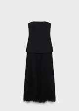 Vestido negro palabra de honor con diseño plisado y falda evasé.