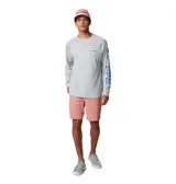 Remera blanca de manga larga para hombre, con tecnología Omni-Shade™ Broad Spectrum UPF 50 y Omni-Wick™ de secado rápido. Logo de Columbia PFG en el pecho y estampado vertical con las siglas PFG en la manga derecha.