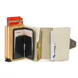 Billetera doble de cuero marrón con detalles en rosa. Cuenta con doble caja de aluminio con sistema de deslizamiento para tarjetas, clip para billetes y espacio adicional para documentos.