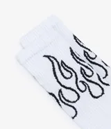 Par de medias blancas de caña media con diseño de llamas negras.