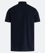 Polo azul marino de corte regular, confeccionada en algodón con textura de rayas horizontales. Tiene cuello inglés, botones en el pecho y mangas cortas.