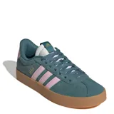 Championes Adidas VL Court 3.0 de mujer, color verde con detalles en rosa y suela marrón.