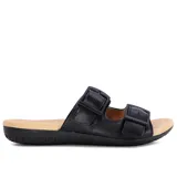 Sandalia casual de cuero color negro, con dos tiras anchas ajustables con hebillas metálicas negras.
