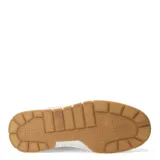 Championes urbanos color beige con detalles en blanco y negro, suela gruesa y cordones negros.