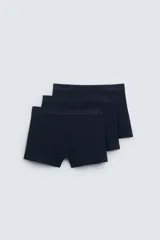 Pack de tres bóxers negros de algodón con cintura elástica.