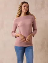 Buzo rosa de tejido combinado, con cuello redondo y mangas 3/4 con detalle de botones.