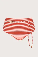 Calzón de bikini de cobertura completa, tiro alto, con estampado de hojas rojas y blancas. Incluye lazo con cuentas decorativas.