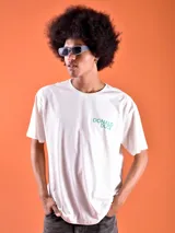 Remera blanca de algodón con cuello redondo y estampado frontal con el texto "Donald Duck" en color verde.