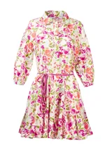 Vestido camisero corto de lino orgánico con estampado floral en tonos rosados, anaranjados y verdes. Tiene cuello camisero, mangas 3/4 abullonadas y cinturón fino trenzado en color fucsia.