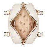 Bolso bowling blanco con estampado de logos en relieve, doble asa corta, correa larga ajustable y extraíble, cierre superior con doble cremallera y charm colgante con el logo de la marca.