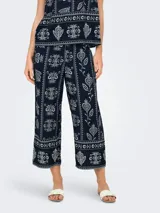Pantalón cropped de viscosa y lino con estampado floral, tiro alto y cintura elastizada.