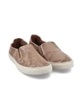 Zapatillas slip-on azules de algodón orgánico con suela de caucho natural.