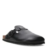 Zueco cerrado color negro con hebilla lateral ajustable y plantilla de corcho.
