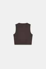 Camiseta corta de manga sisa, cuello redondo y calce ajustado (slim fit).