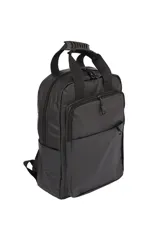 Mochila negra de tela impermeable con múltiples cierres y asa superior.