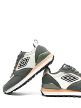 Championes urbanos Umbro Venturi, con capellada de cuero y mesh, forro de mesh, plantilla de mesh y espuma, y suela de EVA y TPR.