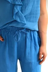 Pantalón palazo azul francia de lino italiano, con cintura elastizada.