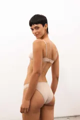 Bombacha vedetina negra de lycra ECO CO₂® con faja que acompaña sin marcar.