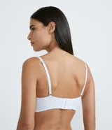 Soutien básico color piel, de microfibra, con relleno y base reforzada. Ofrece confort y amplia cobertura de los senos.
