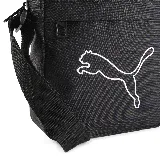 Bandolera Puma Plus Portable negra con logo estampado en blanco.