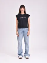 Remera color rosa con estampado de palmeras y texto "Sur la Cote D'Azur France Saint Jean Cap Ferrat".