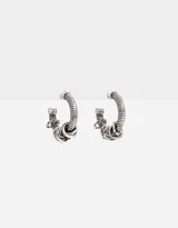 Aros argolla plateados con dijes de arandelas antique silver y cierre tope a presión.