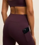 Calza legging deportiva color verde agua, de microfibra, con cintura ancha y bolsillos laterales.