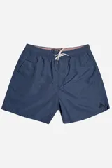 Short de baño azul marino liso con cintura elástica, cordón ajustable, dos bolsillos laterales, un bolsillo trasero y logo de goma en la pierna.