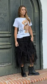 Remera blanca de algodón con estampa de oso de peluche con collar de perlas y detalle de corazón. Industria italiana.