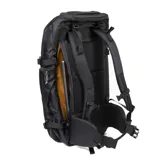 Mochila color negro de 45 litros, diseñada para uso versátil y resistente.