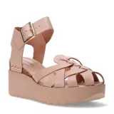Sandalia de cuero color nude, con plataforma y tiras entrecruzadas.