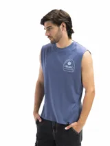 Musculosa color borgoña con estampado frontal con la frase "Chill Out" en color blanco. Corte holgado y sin mangas.