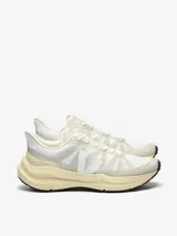 Zapatillas Veja Condor 3 Advanced color blanco hueso, fabricadas con materiales ecológicos como cuero orgánico y caucho amazónico.