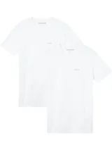 Pack de dos remeras blancas de algodón con cuello redondo y mangas cortas. Presentan el logo de Calvin Klein Jeans bordado en el pecho.