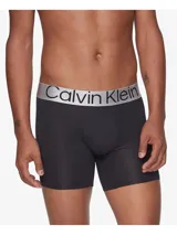 Pack de tres bóxer Calvin Klein Steel Micro, con cintura elástica con logo metálico. Incluye un bóxer negro, uno azul y uno gris.