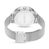 Reloj cronógrafo con caja de acero inoxidable de 37 mm, tono plateado, y bisel de cristal facetado. La esfera es blanca iridiscente con tres sub-esferas (contador de minutos, segundos y horas) y manecillas en tono oro rosa. Posee un brazalete de malla milanesa de acero inoxidable.