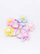 Pack de cinco gomitas de pelo con apliques de flores de plástico en colores pastel: rosa, celeste, lila y amarillo.