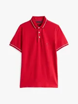 Chomba de piqué de algodón elástico color rojo, corte slim, con cuello y mangas ribeteadas en blanco y logo de la marca bordado en el pecho.