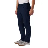 Pantalón negro de corte recto, con tecnología Omni-Shade UPF 50 y Omni-Shield.